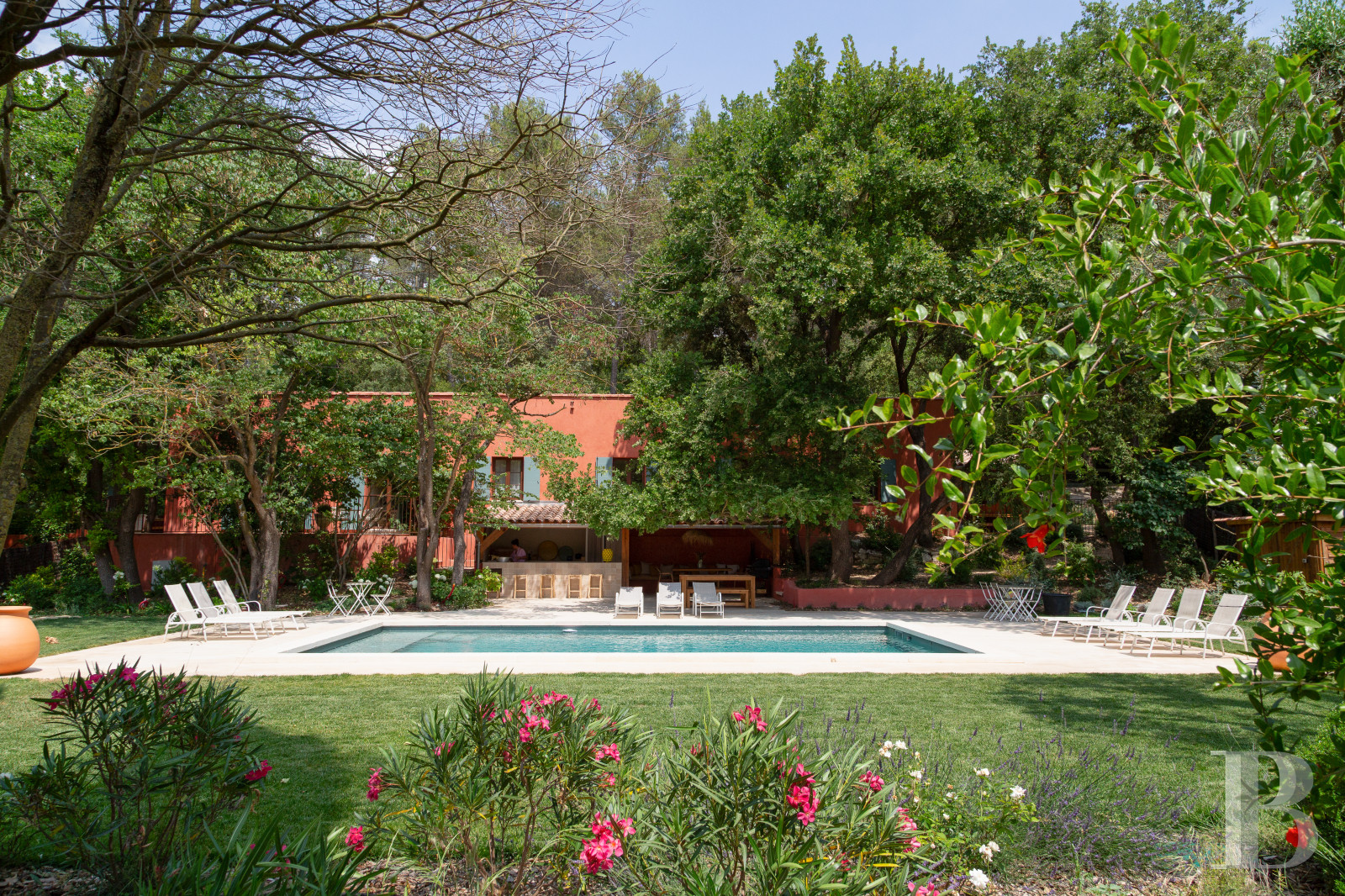 An estate dedicated to holidays and horse riding between Aubagne and Saint-Cyr-sur-Mer in the Bouches-du-Rhône department  - photo  n°1